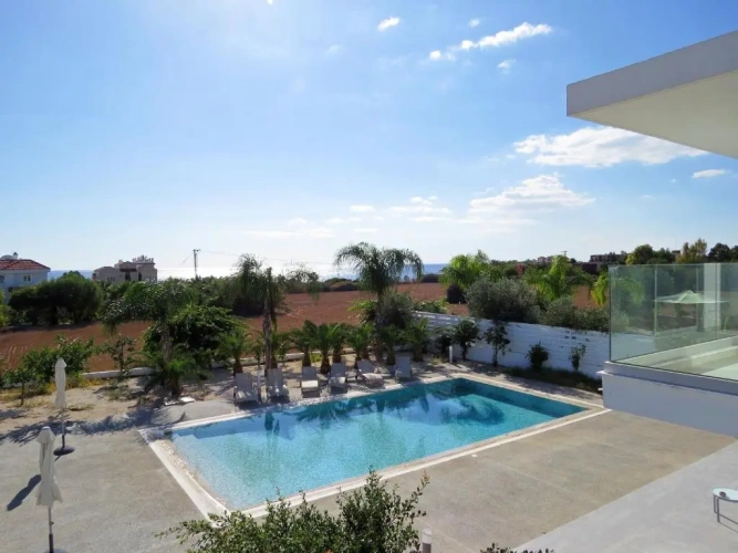 4 Bedrooms Villa