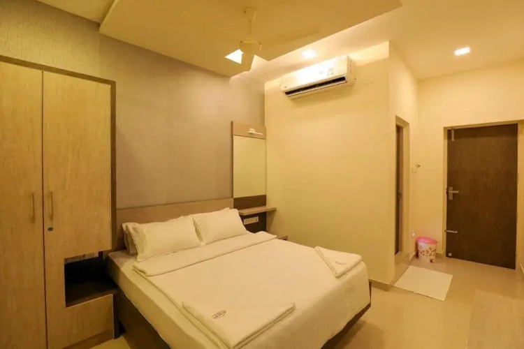 Jayam Hotel