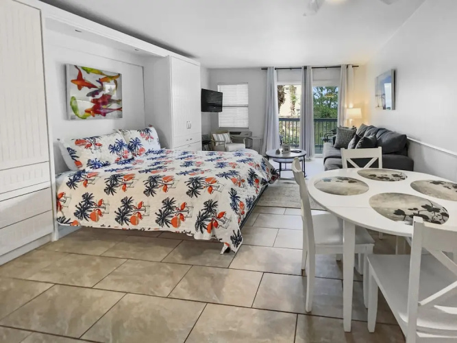 Inlet Sands - 204 - Studio home by RedAwning
