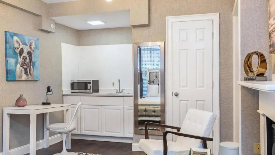 Suites At 143 Arlington Street