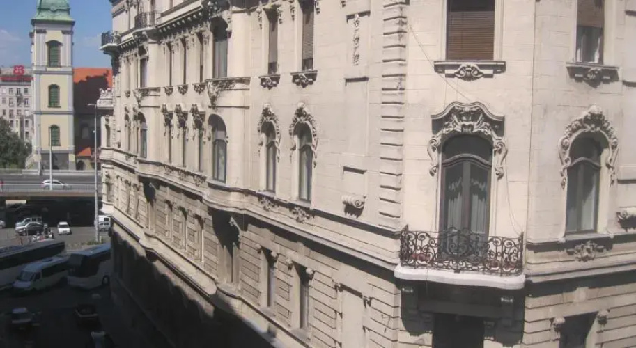 Classical Apartment in Downtown