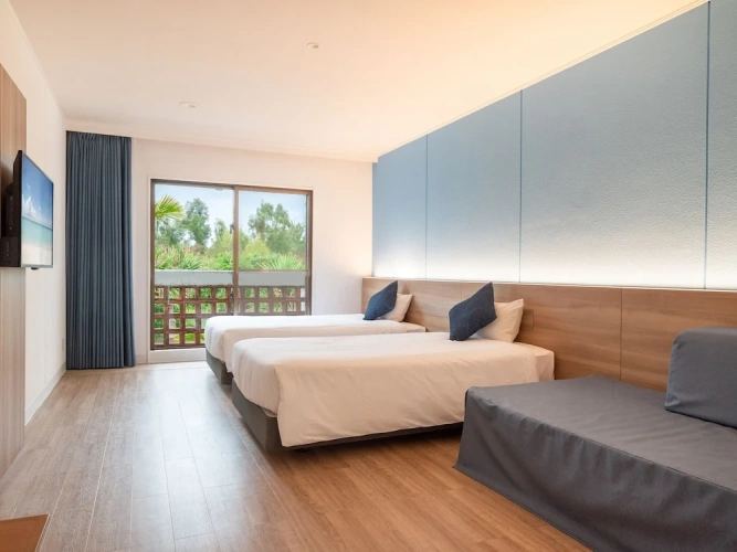 Standard Twin room with balcony