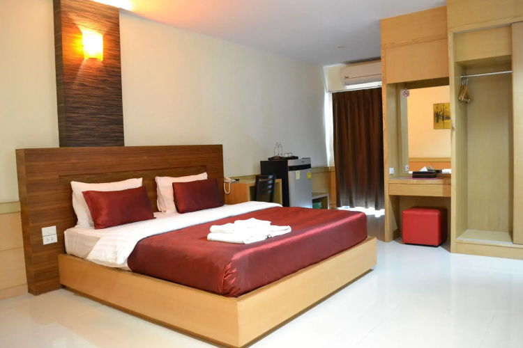 Amnauysuk Hotel