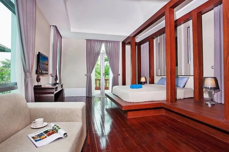Jomtien Waree 9 with 6 bedrooms