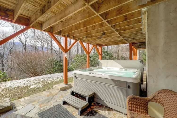 Mtn-view Deck, Game Room! Spacious Elk Park Lodge