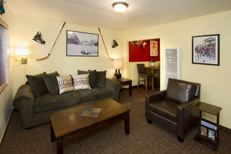 Holiday Haus Motel