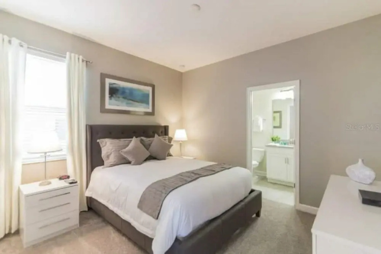 8912 Amazing Spacious Home