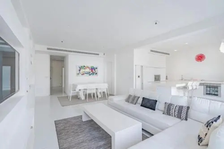 BY100-Gordon Beach- 3 BDMS - LARGE and NICE