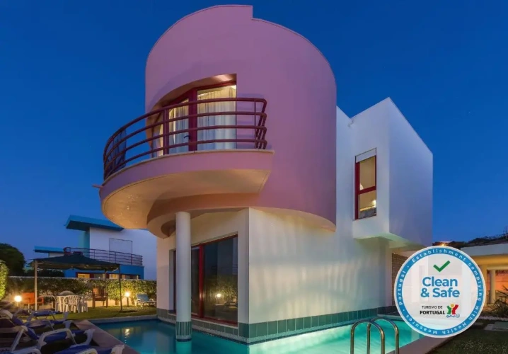 4 Bedrooms Villa