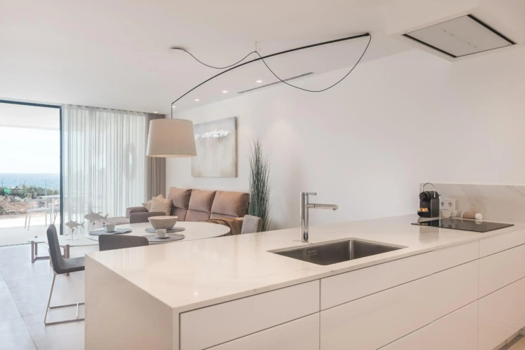 Infinity 1-2 LUXE PARTIAL SEA VIEW 2B