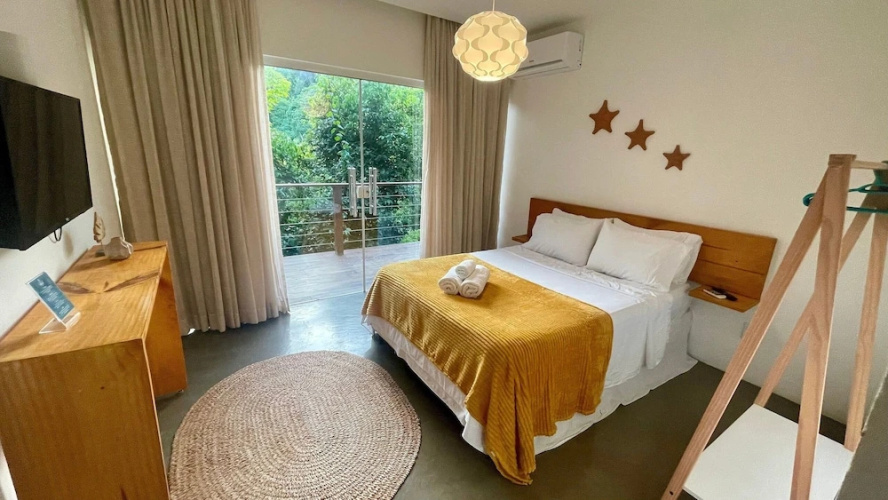 Casa c/ Piscina Privativa, 3 Suítes Sala integrada