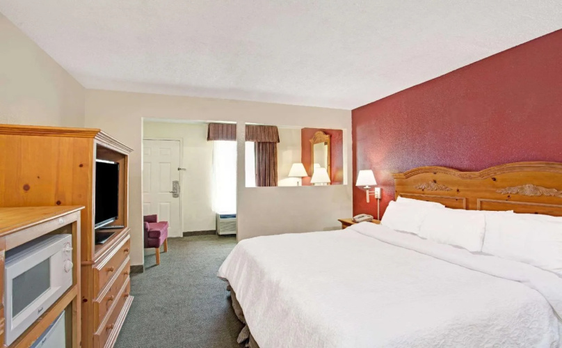 Days Inn & Suites by Wyndham Collierville Germantown Area