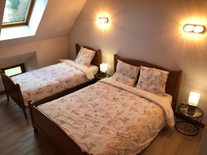 Standard Triple room