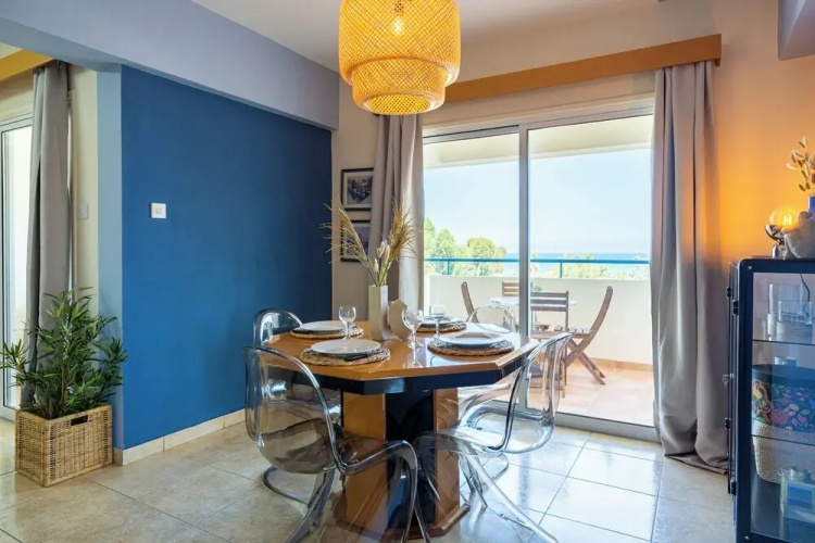 Bayview 2-BR Apartment in Larnaca
