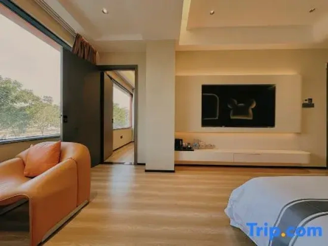 2 Bedrooms Business Suite