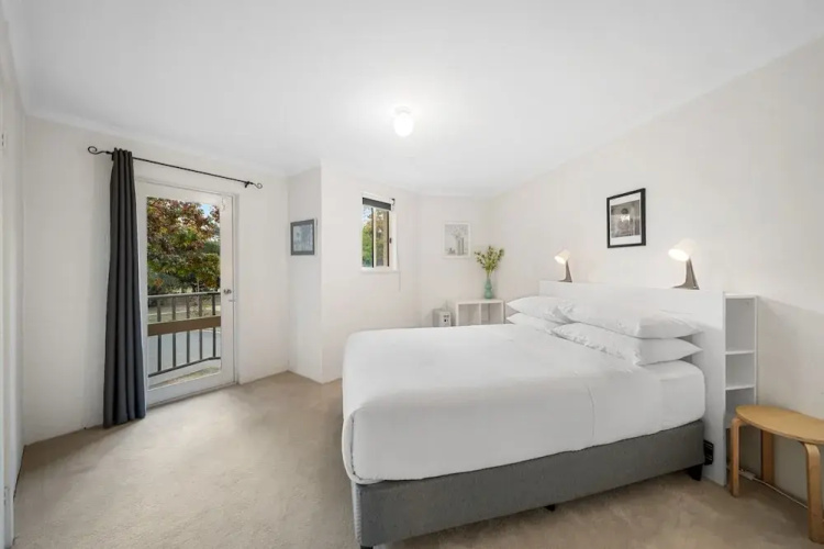 Stylish 1-bed Stay With Balcony & Study