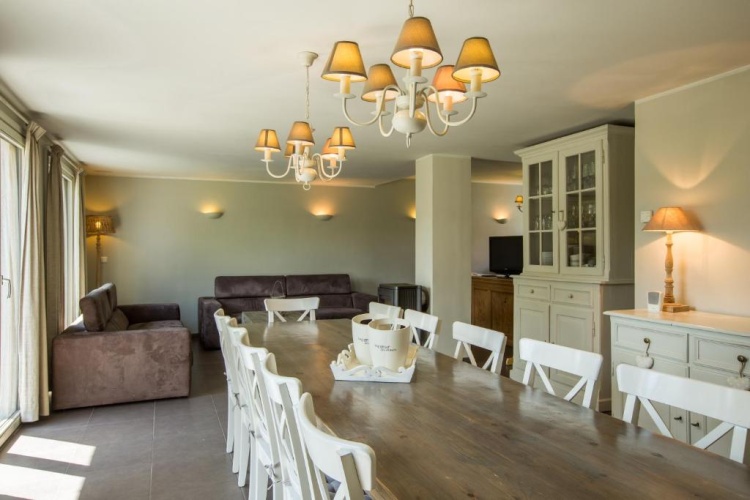 5 Bedrooms Cottage
