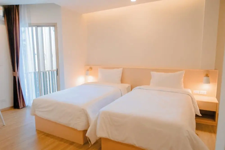 Standard Twin room with city view