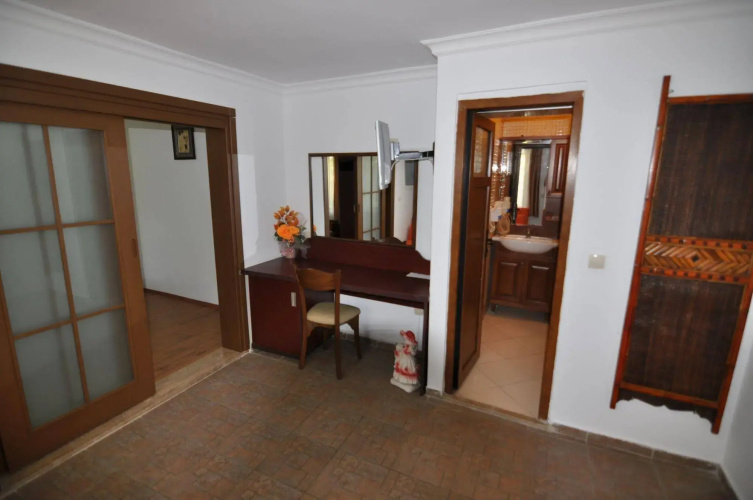 Longhouse Inn Hotel