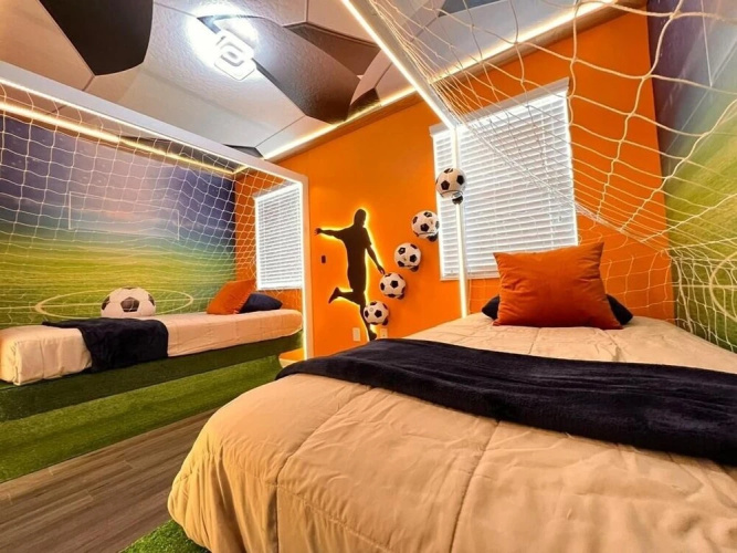 8 Bedrooms/ Champions Gate Home