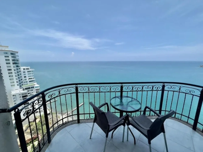 2 Bedrooms Family Apartment with sea view