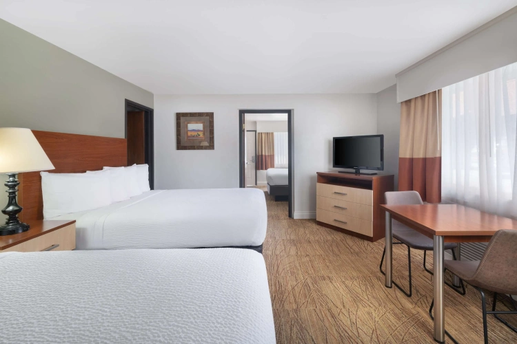 Quadruple Family Suite