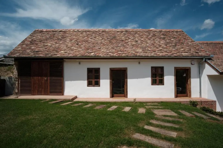 Almalomb Apartman