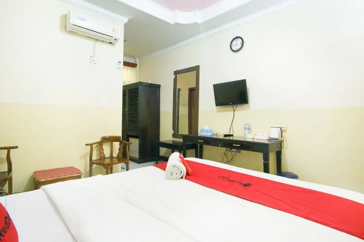 RedDoorz Plus near Pelabuhan Bitung