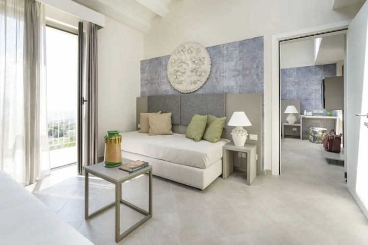 Deluxe Suite with balcony
