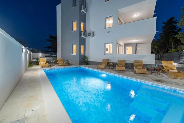 2 Bedrooms Apartment