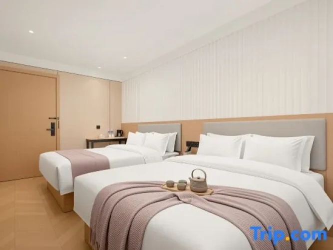 Deluxe Quadruple Family room
