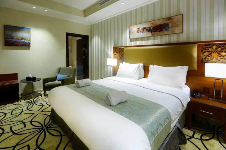Lotaz Hotel Suites Al Salamah