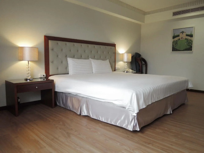 Hotel June