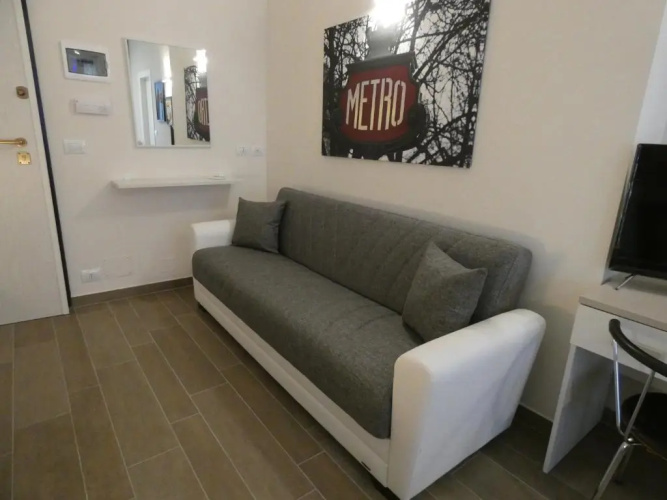 Metro Apartment