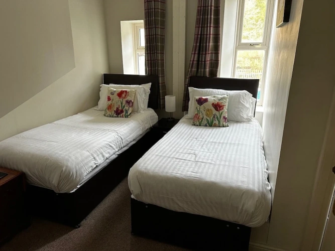 Standard Twin room with courtyard view