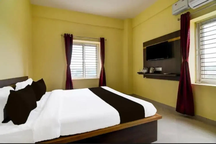 Goroomgo Dutta Residency Premium