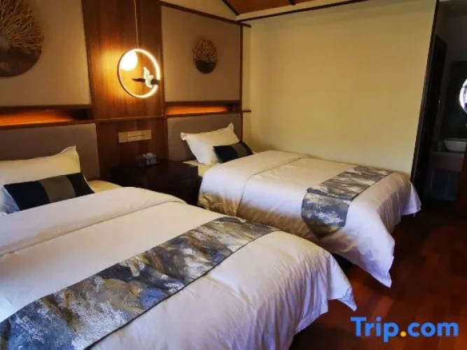 Standard Twin room with river view