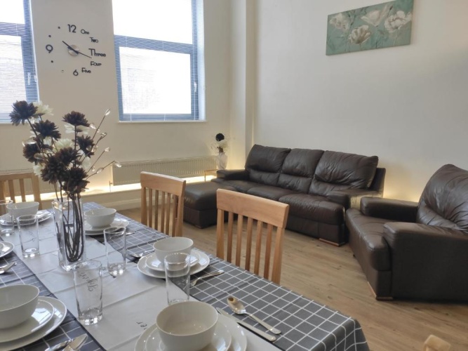 3 Bedrooms Apartment