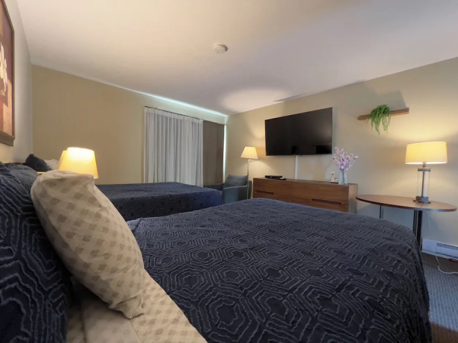 Monashee Motel
