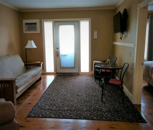 Harbor's Edge Motel