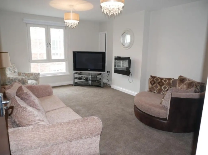 2 Bedrooms Apartment