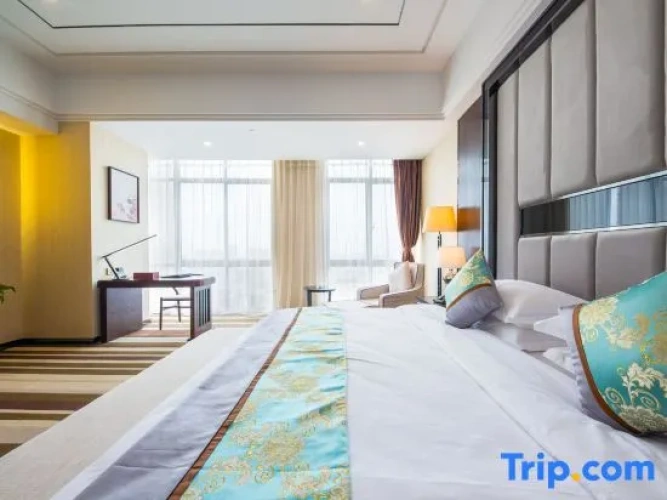Deluxe Double room with city view