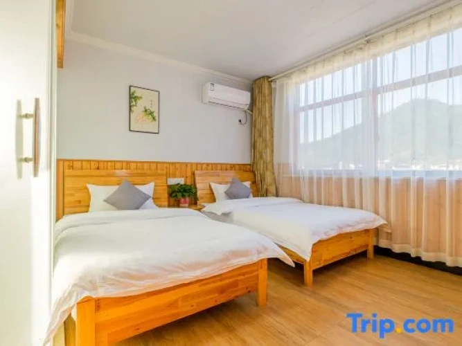 Standard room with land view