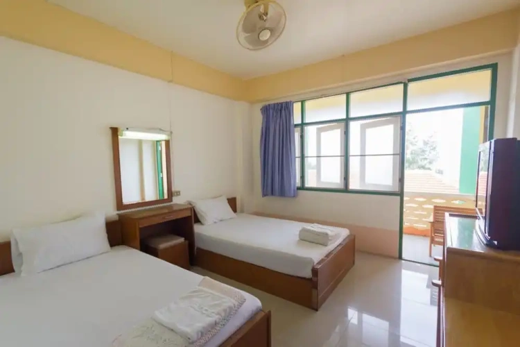 Standard Twin room with balcony
