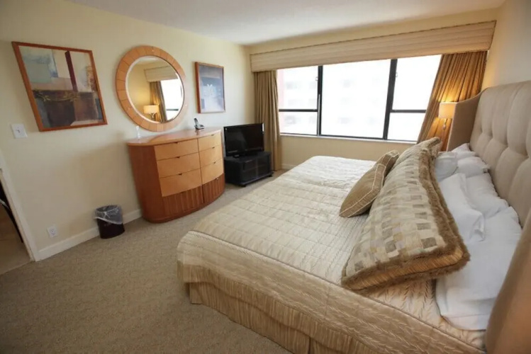 Alexander 1208 - 2 Br Apts