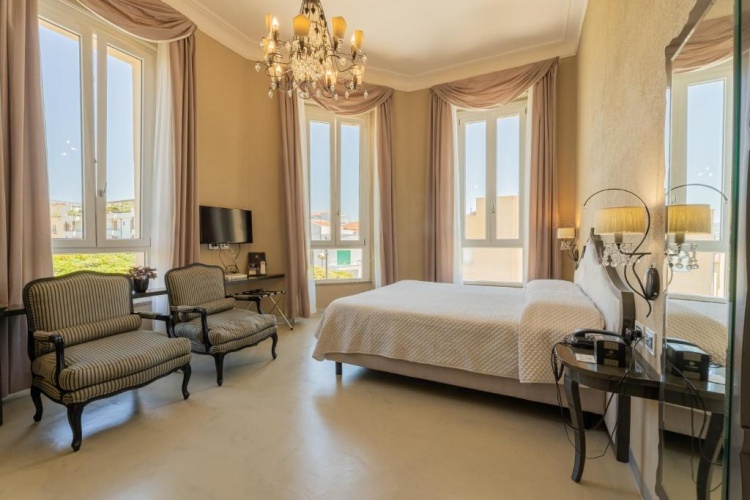 Superior Double room with partial sea view