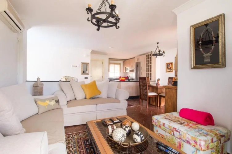 4 Bedrooms Villa