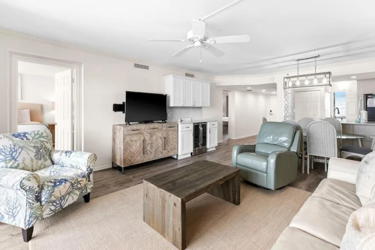 Emerald Towers 305