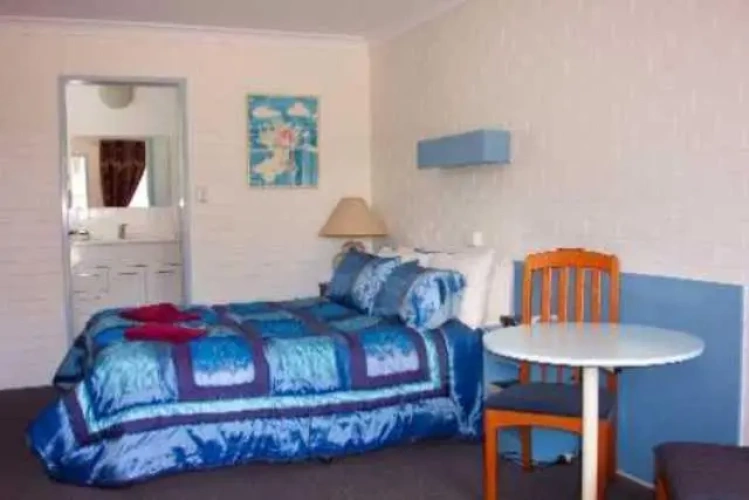 2 Bedrooms Standard Quintuple Family room