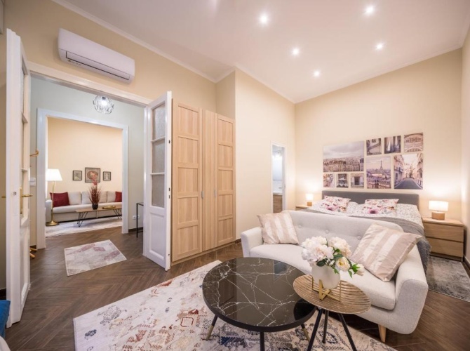 Deluxe Apartment